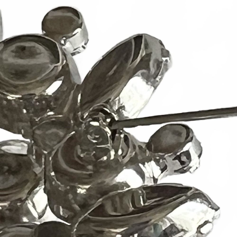 Gorgeous  Vintage Brooch, Clear Rhinestone Silver-tone Setting - Picture 4 of 5